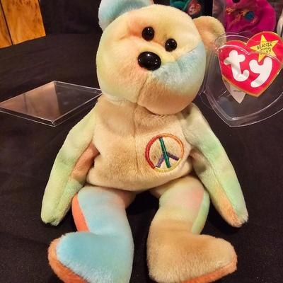 Assorted Beanie Baby Collectibles in Cases ( BDB-JS)
