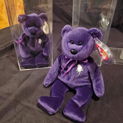 Assorted Beanie Baby Collectibles in Cases ( BDB-JS)