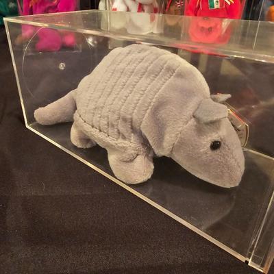 Assorted Beanie Baby Collectibles in Cases ( BDB-JS)