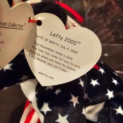 Assorted Beanie Baby Collectibles in Cases ( BDB-JS)