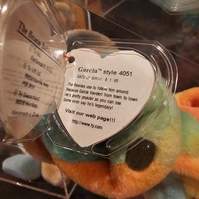 Assorted Beanie Baby Collectibles in Cases ( BDB-JS)