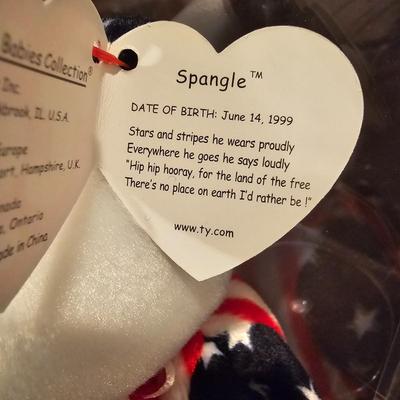 Assorted Beanie Baby Collectibles in Cases ( BDB-JS)