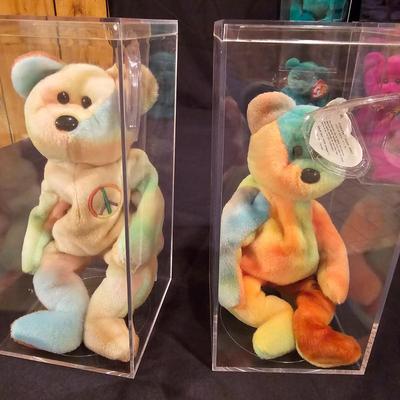Assorted Beanie Baby Collectibles in Cases ( BDB-JS)