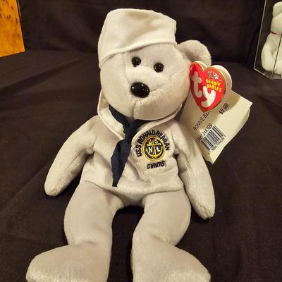 Assorted Beanie Baby Collectibles in Cases ( BDB-JS)