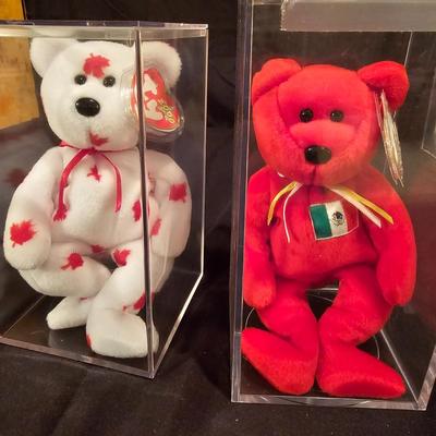 Assorted Beanie Baby Collectibles in Cases ( BDB-JS)