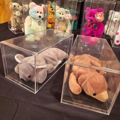 Assorted Beanie Baby Collectibles in Cases ( BDB-JS)