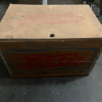 Pepsi-Cola Bottle Cap Checkers Crate w/ Collectible Coke Bottles