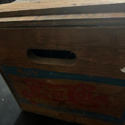 Pepsi-Cola Bottle Cap Checkers Crate w/ Collectible Coke Bottles