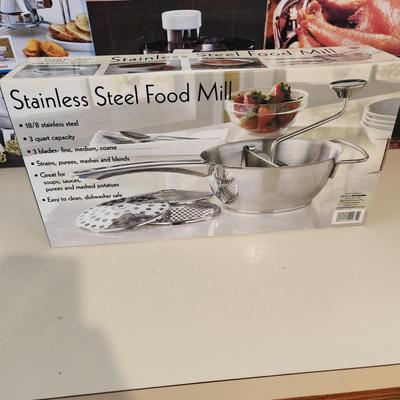 Lot of 5 Kitchen Tools Pans new in Box Juice Extractor Roasting Pan Food Mill