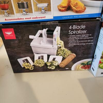 Lot of 5 Kitchen Tools Pans new in Box Juice Extractor Roasting Pan Food Mill