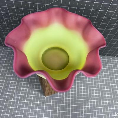 FENTON Burmese Peach Glow Satin Ruffled Edge Bowl