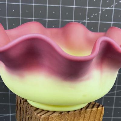 FENTON Burmese Peach Glow Satin Ruffled Edge Bowl