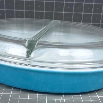 1-1/2 Turquoise Divided Dish with LID - PYREX 