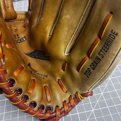 American Royale Baseball Mitt