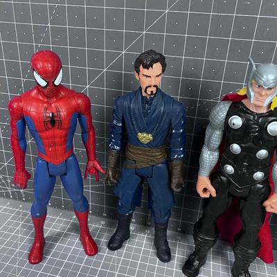 MARVEL Action Figures (6) 