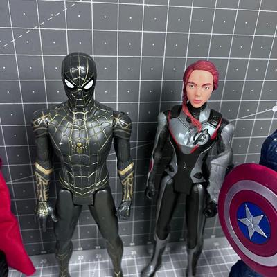 MARVEL Action Figures (6) 