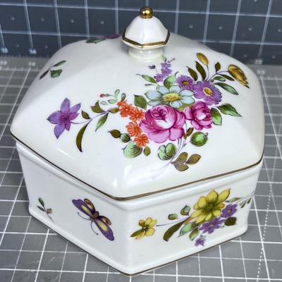 LEFTON  Butterfly Powder Covered Dish