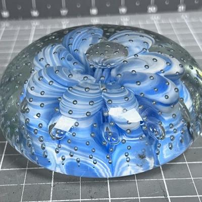 Paper Weight Signed St. Clair 1971 Spectacular Glass with Light Blue Flower. 