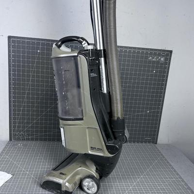 SHARK Vacuum 