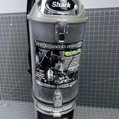 SHARK Vacuum 