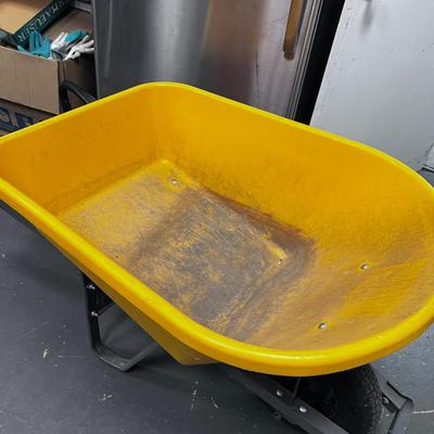 True Temper WHEEL BARROW Yellow