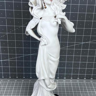 Beautiful GIUSEPPE ARMANI Statue Lady with Umbrella 