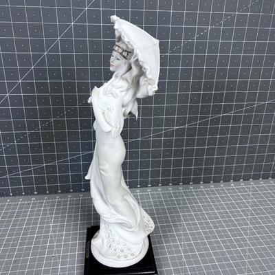 Beautiful GIUSEPPE ARMANI Statue Lady with Umbrella 