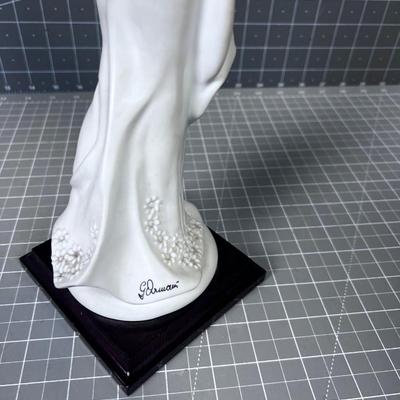 Beautiful GIUSEPPE ARMANI Statue Lady with Umbrella 