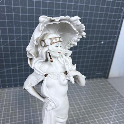 Beautiful GIUSEPPE ARMANI Statue Lady with Umbrella 