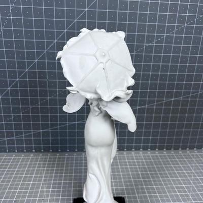 Beautiful GIUSEPPE ARMANI Statue Lady with Umbrella 