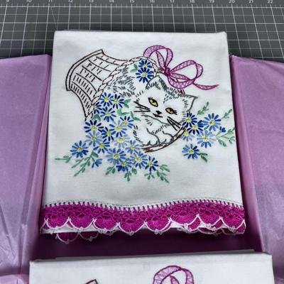 Darling Never Used Hand Made Embroider CATS in a Basket