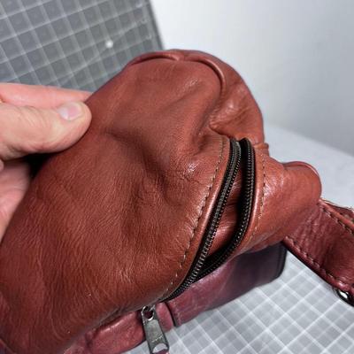 SINIKKA Leather Travel Bag