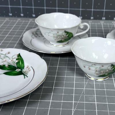 Cute Demitasse 3 Cups 2 Saucers and 1 Dessert China