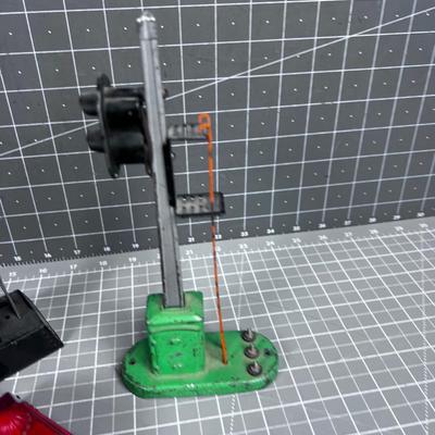 (3) VINTAGE Lionel Train Signal