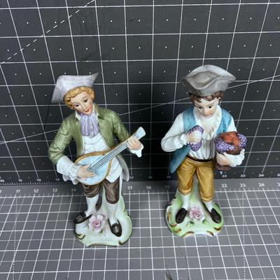 2 Colonial Figurines, Porcelain BISQUE Unsigned