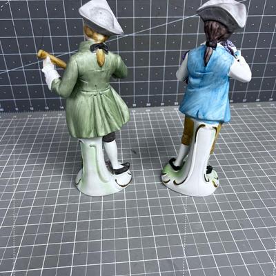 2 Colonial Figurines, Porcelain BISQUE Unsigned