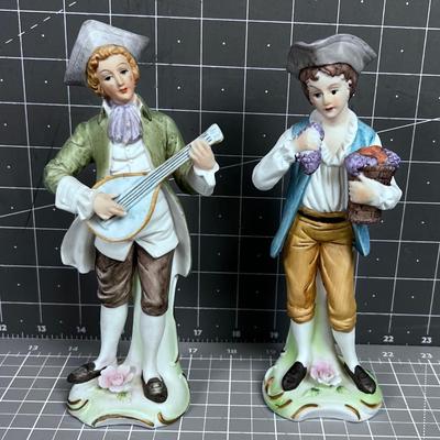 2 Colonial Figurines, Porcelain BISQUE Unsigned