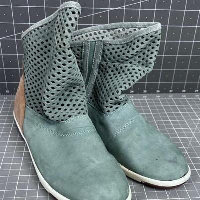 EMU From Australia Turquoise Color EUR Size 38.5 