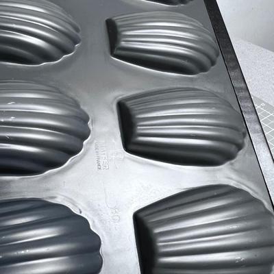 Muffin Tins CORNBREAD (4) Pans total