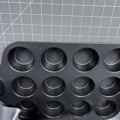 Muffin Tins CORNBREAD (4) Pans total