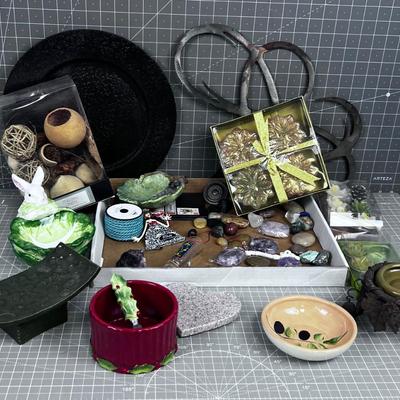 Pile O Décor': Scented things, Wall Hangings, Etc.