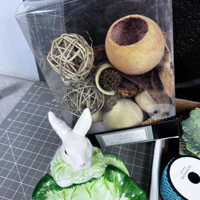 Pile O Décor': Scented things, Wall Hangings, Etc.