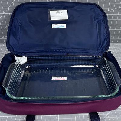 PYREX Portables 1 Baking Glass Pan with Tote 
