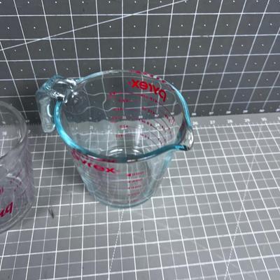 2 Glass Measuring Cups Fire King and Pyrex 