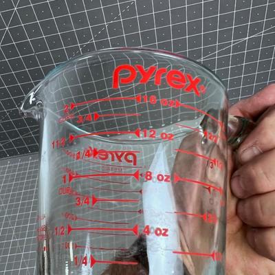 2 Glass Measuring Cups Fire King and Pyrex 
