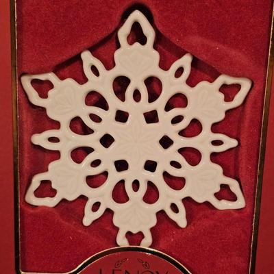 Lenox Porcelain Christmas Ornaments (BDF-JS)