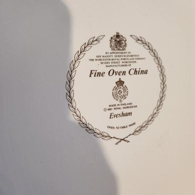 3 Royal Worcester Oven to Tableware Evesham