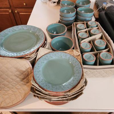 Val Do Sol Portugal Plates Bowls Cups with storage bags