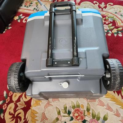 Igloo Cooler Cart w wheels