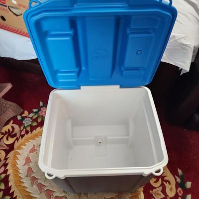 Igloo Cooler Cart w wheels
